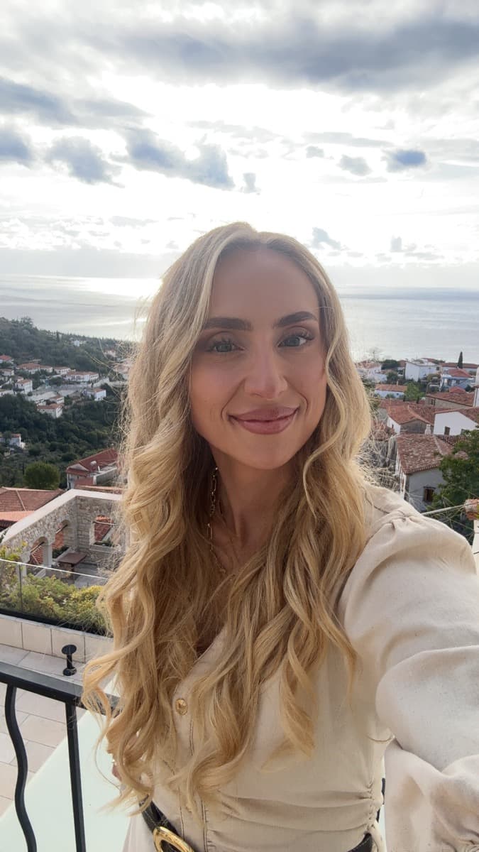 Angy, selbstständige RINGANA Partnerin, Porträtfoto